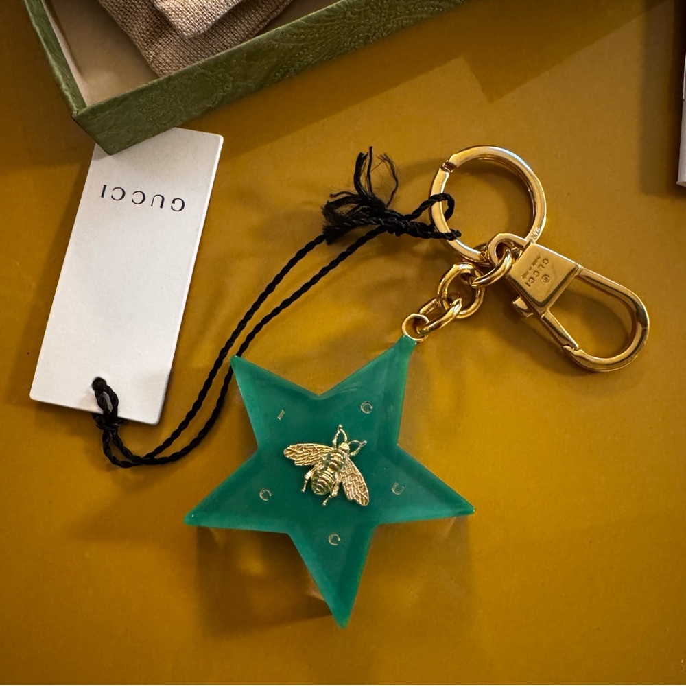 ⭐️🐝 GUCCI Star Bag Charm Keychain with Gold Bee | Green Plexiglass Gold Hardware - Picture 16 of 17